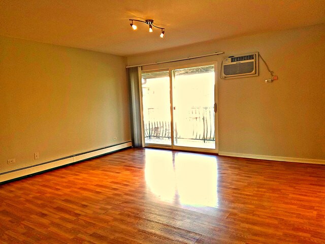 Foto del edificio - 9s070 S Frontage Rd