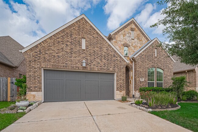 Foto del edificio - 2112 Arrowood Glen Dr