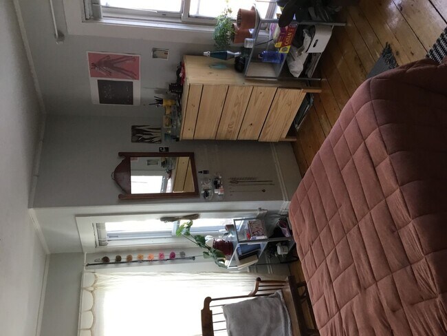 Building Photo - HOT ALLSTON LISTING