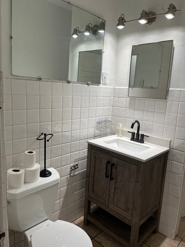 Foto del edificio - 2685 Botsford St
