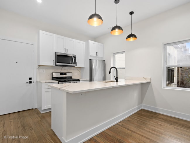 Photo - 2142 N Maplewood Ave Apartment