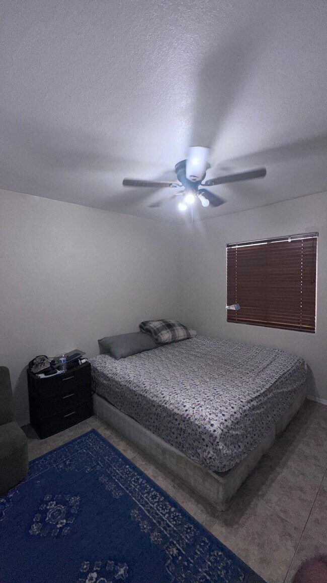 Foto del edificio - 13145 W Desert Ln