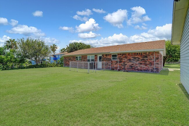 Foto del edificio - 827 Pickney Ave