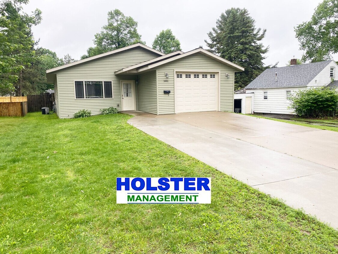 Foto principal - 2-Bedroom, 1-Bath Ranch Style Home - ADA C...