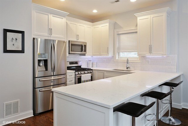 Foto del edificio - 840 W Diversey Pkwy