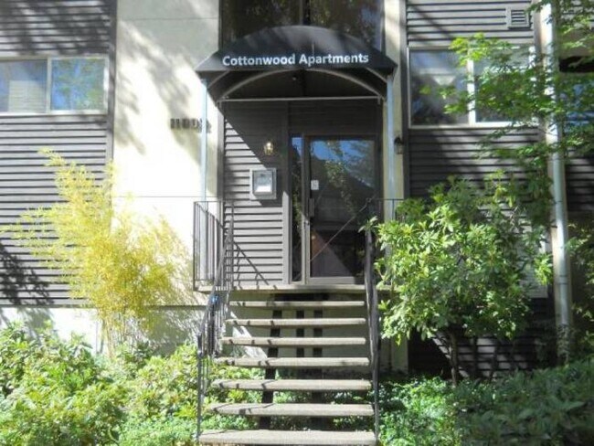 Building Photo - 2 bedroom in Seattle WA 98125