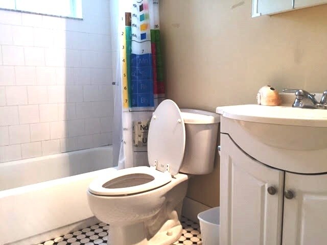 Primary Photo - 7315 Byron Ave