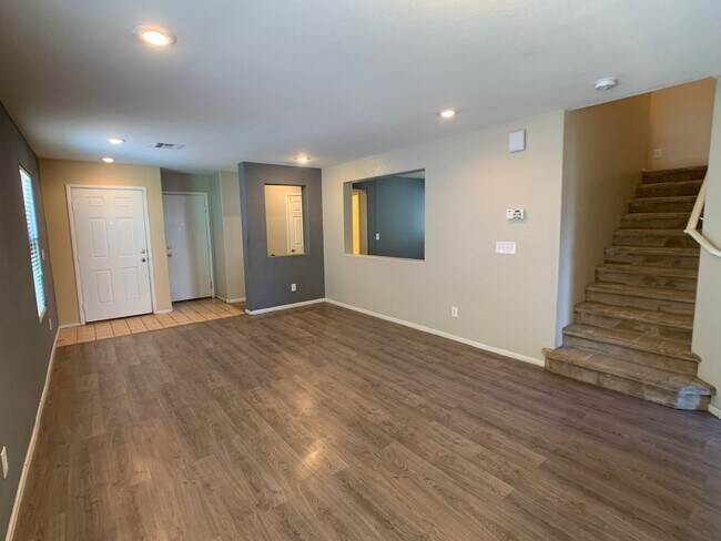 Foto del edificio - Upgraded 3 bedroom home with loft and den....