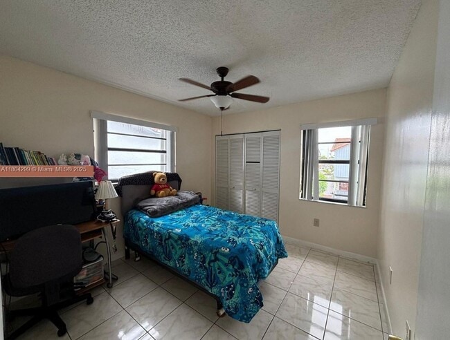 Foto del edificio - 5240 W 24th Ct