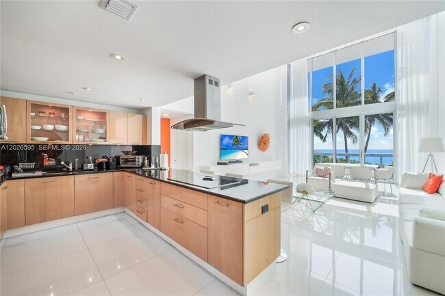 Foto del edificio - 6899 Collins Ave