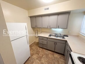 Building Photo - 117a Newcastle Dr