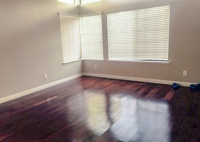 Foto del edificio - 3 Bedroom 2.5 Bath 1886sqft home in the Mi...