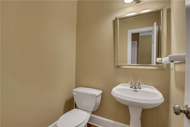 Foto del edificio - 3345 Regent Pl SW