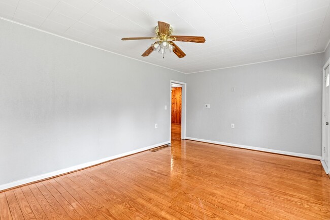 Building Photo - 1624 Jonquil Dr