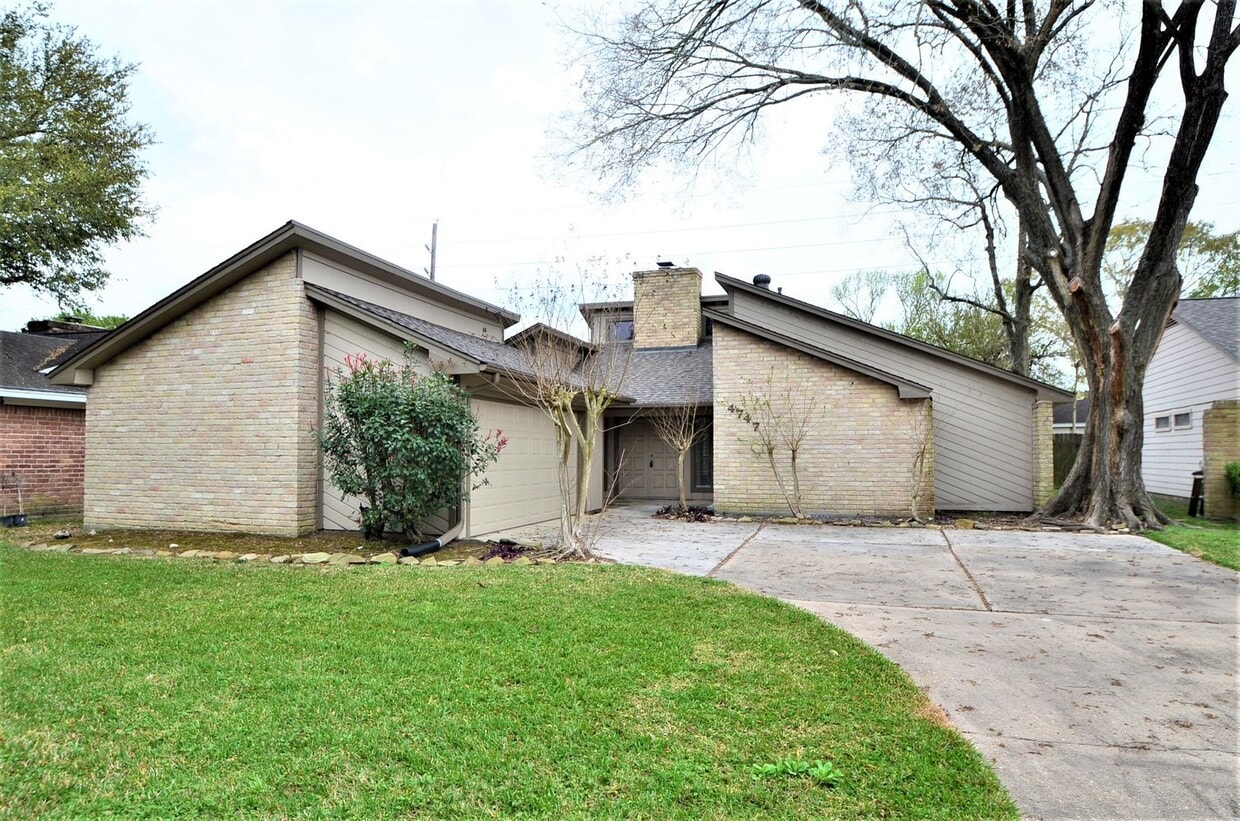 Primary Photo - Contemporary, Updated 1-Story in Bear Cree...