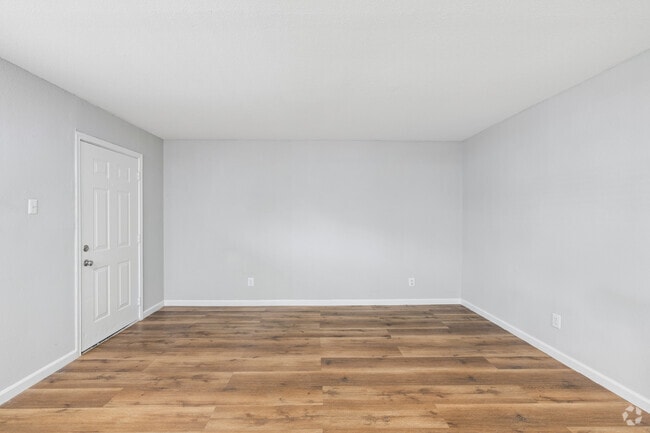 2BR, 1BA - 754SF - Living Room - Mangum Oaks