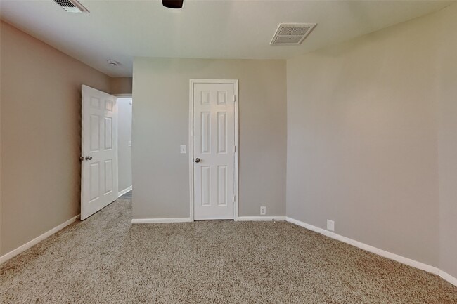 Building Photo - 10202 Dr Peridot Cove