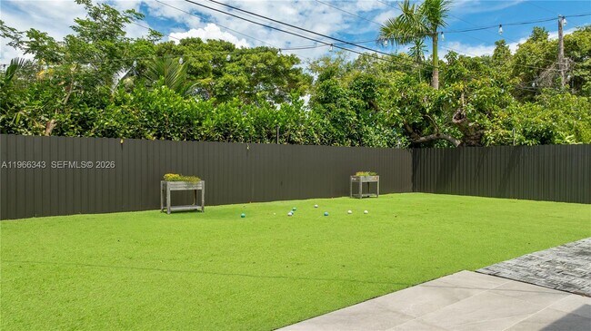 Foto del edificio - 3381 Florida Ave