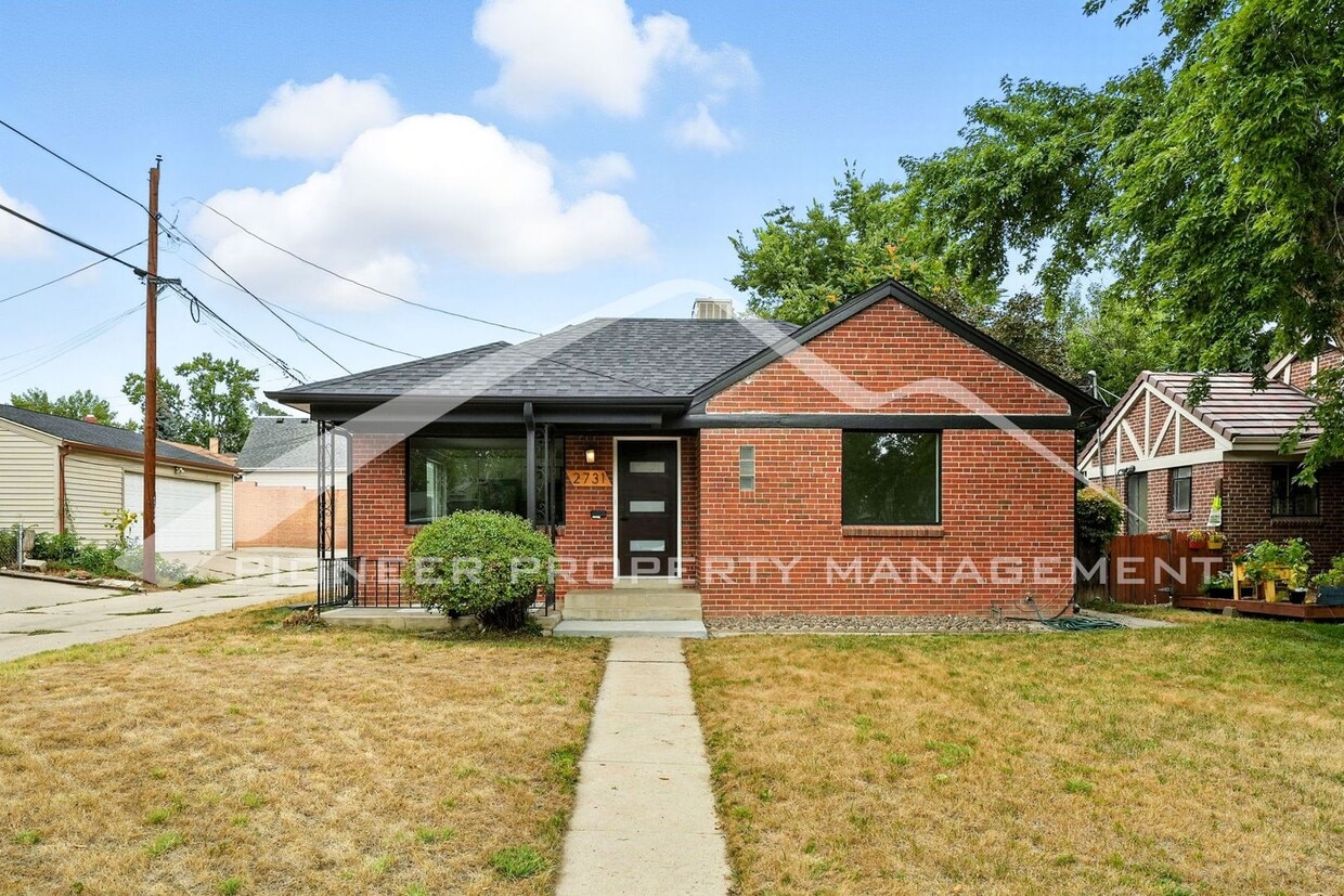 Primary Photo - Gorgeous Home with Washer/Dryer and 2-Car ...