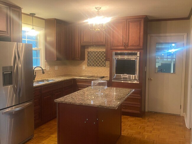 Foto del edificio - 3 Bedroom and 2 Full Baths