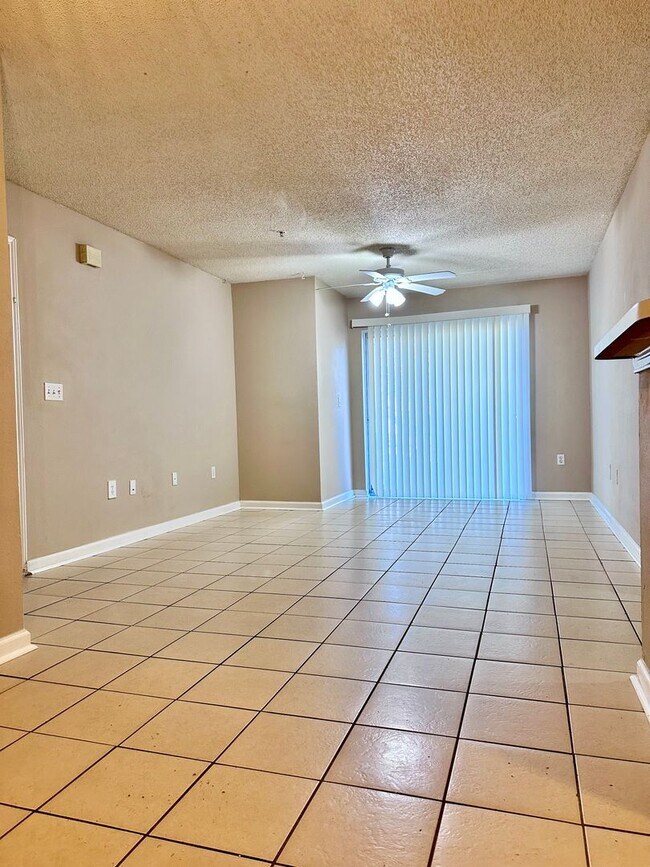 Foto del edificio - Cozy 2B/2B Unfurnished Condo near Beach in...