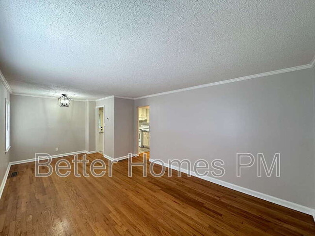 Foto del edificio - 2420 Milburnie Rd