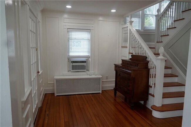 Foto del edificio - 1358 Narragansett Blvd