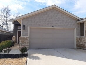 Building Photo - 9741 Grosbeak Ln