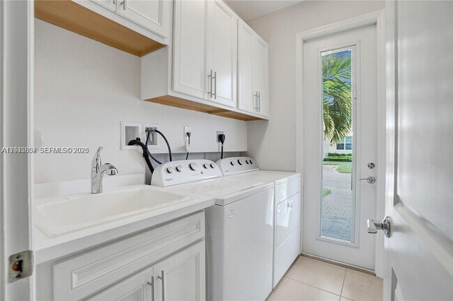 Building Photo - 5140 Eucalyptus Dr