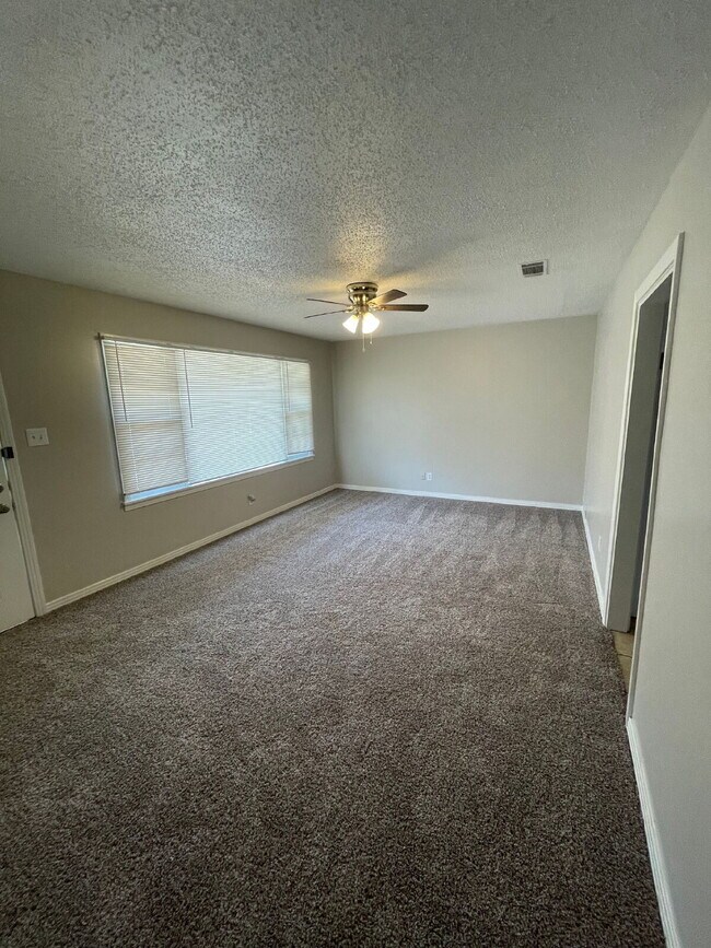 Building Photo - Beautiful House Minutes From Marsha Sharp ...
