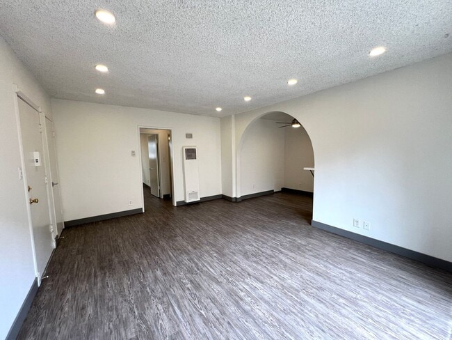 Building Photo - 3419 Keystone Av