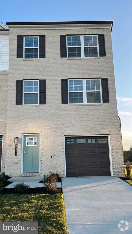 Building Photo - 16639 Green Glade Dr