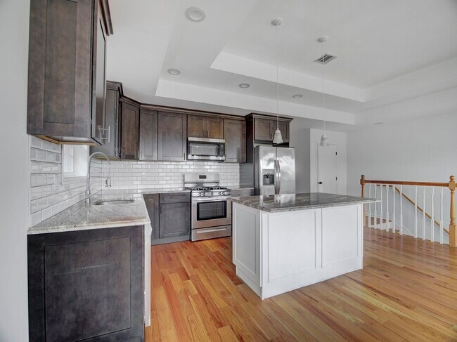 Foto del edificio - 8907 Grand Ave