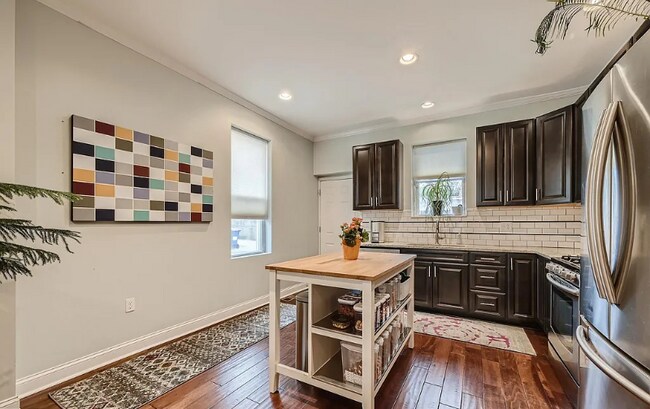 Foto del edificio - 3503 E Pratt St