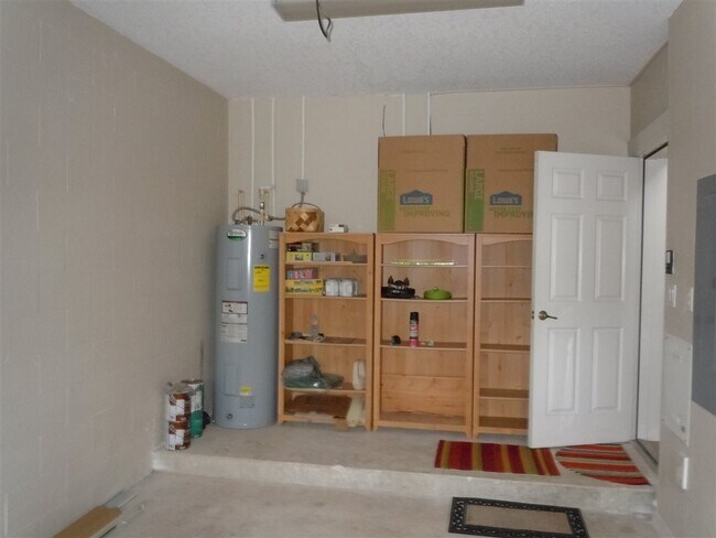 Building Photo - 2305 Makarios Dr