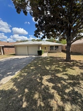 Building Photo - 618 Comal Ave