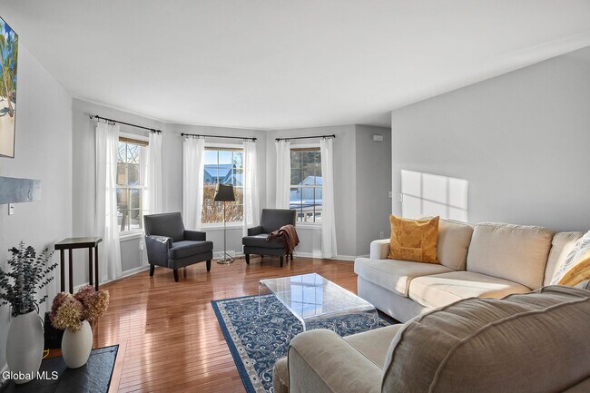 Foto del edificio - 8 Backstretch Ct