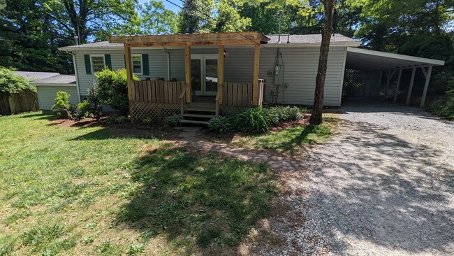 Foto del edificio - Private 3/1 House With Large Covered Porch...