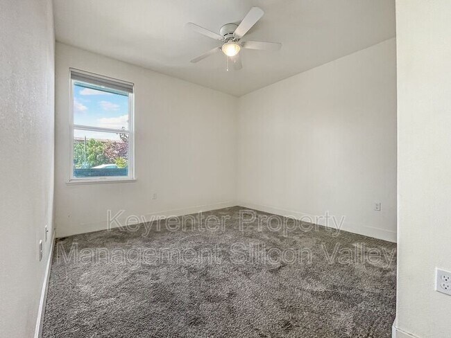 Foto del edificio - 44819 S Grimmer Blvd