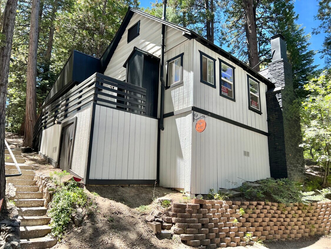 Foto principal - 838 Lakeview Ln