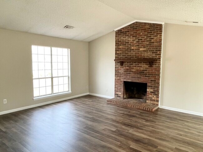 Foto del edificio - 1019 Brenham Ln