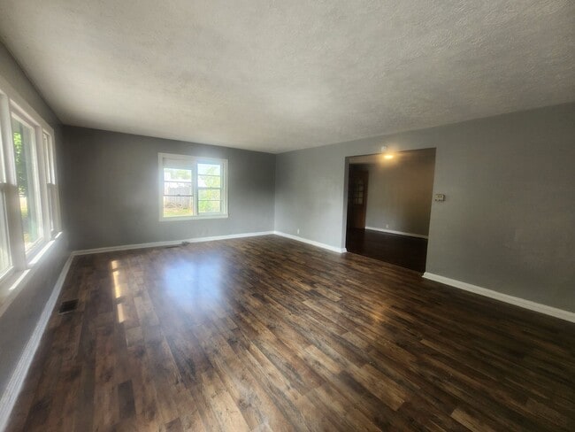 Building Photo - 2 Bedroom 1 Bath on the Northside