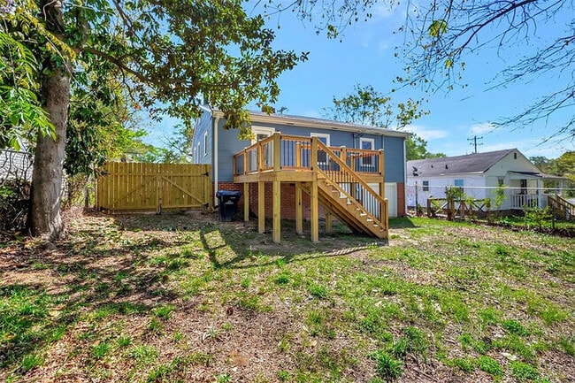 Building Photo - 3 Bedroom 1 Bathroom