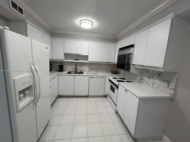 Foto del edificio - 16300 Golf Club Rd