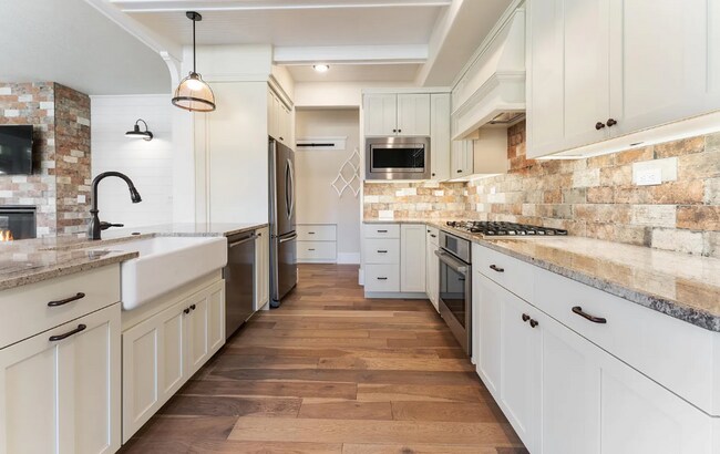Foto del edificio - Beautiful 3 Bed 3 Bath home in the Heart of Eagle