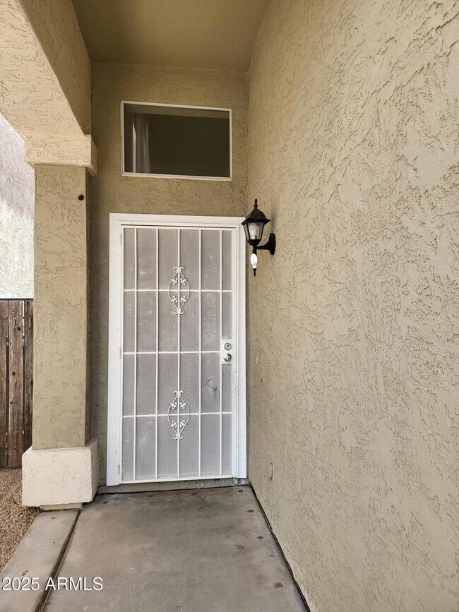 Foto del edificio - 4909 W Behrend Dr