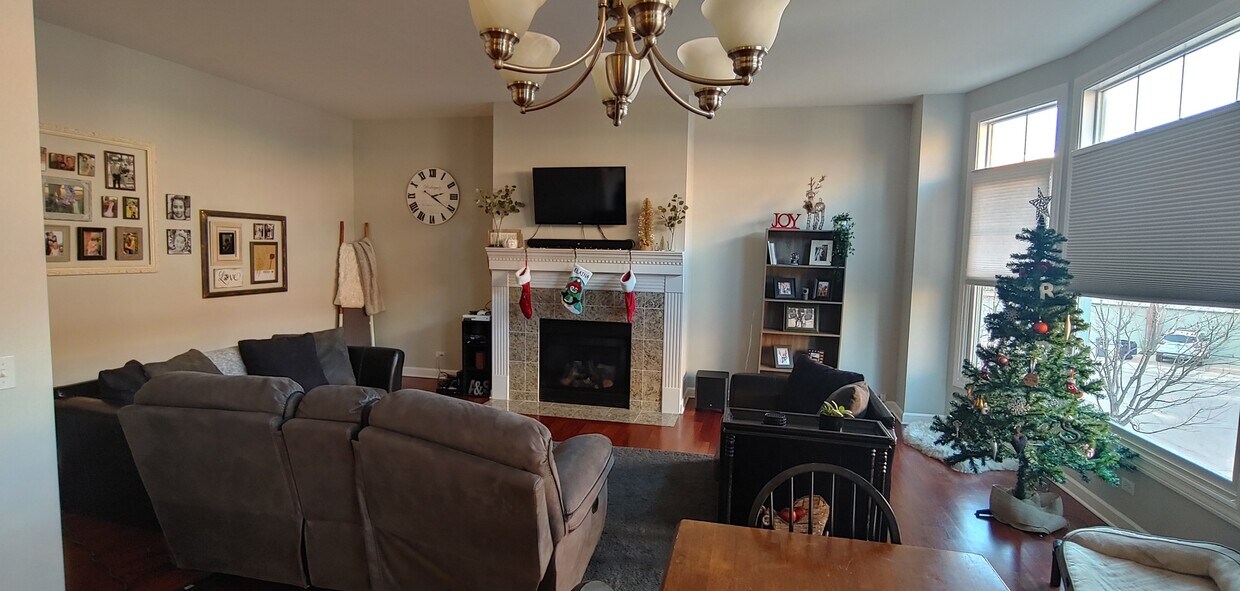 Primary Photo - 147 River Walk Ct