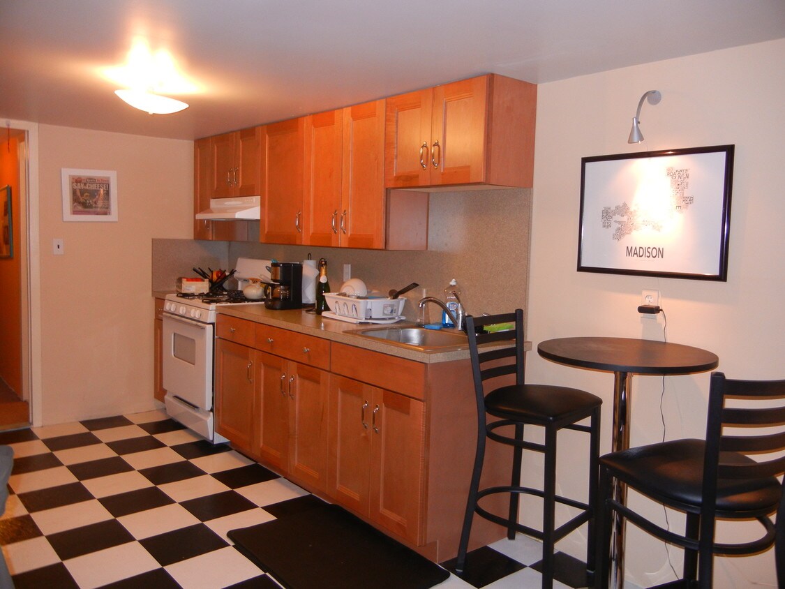 Primary Photo - 1109 Washington St