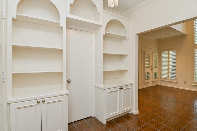 Building Photo - 294 Sugar Berry Cir