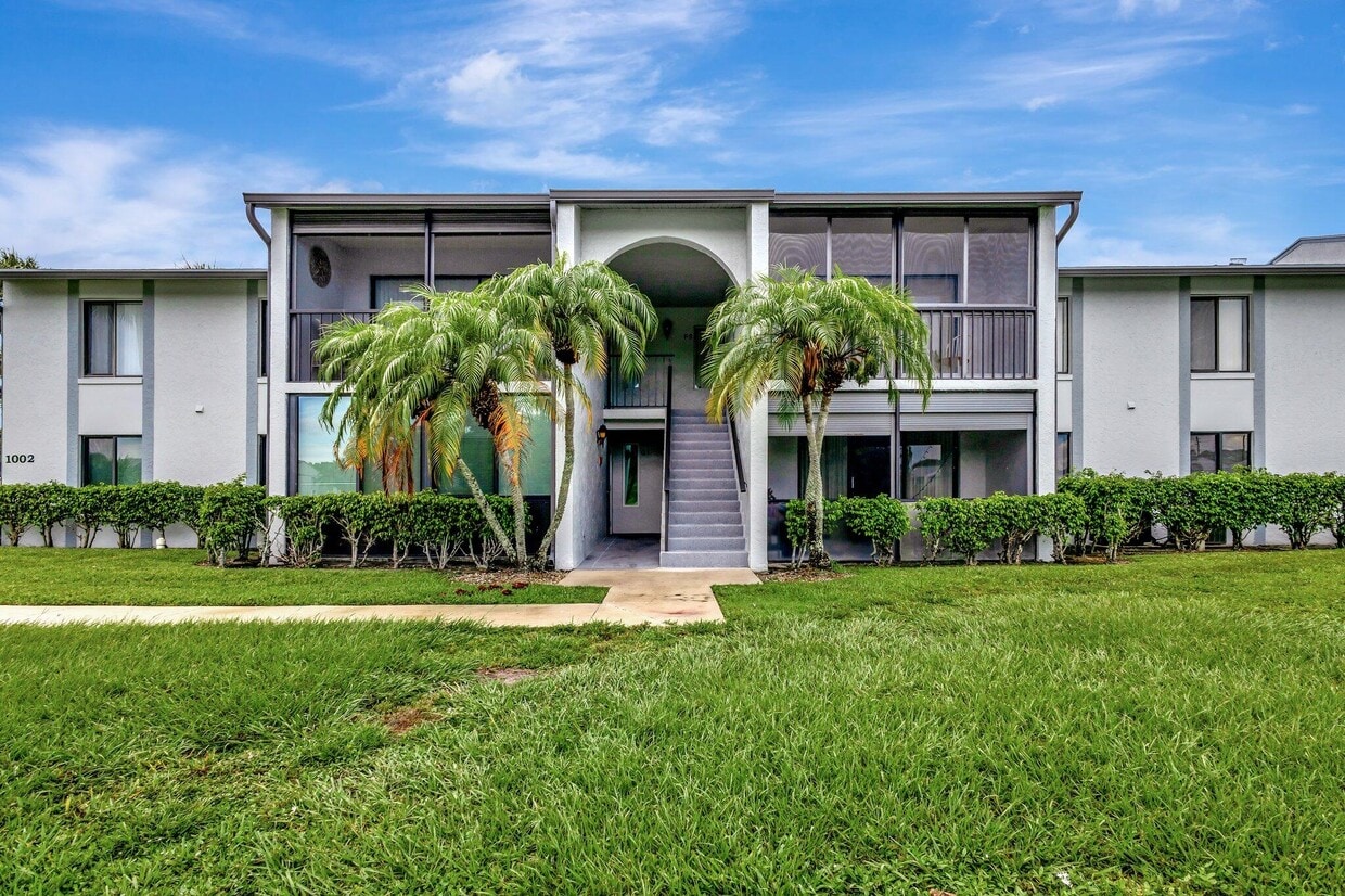 Primary Photo - 1002 Green Pine Blvd